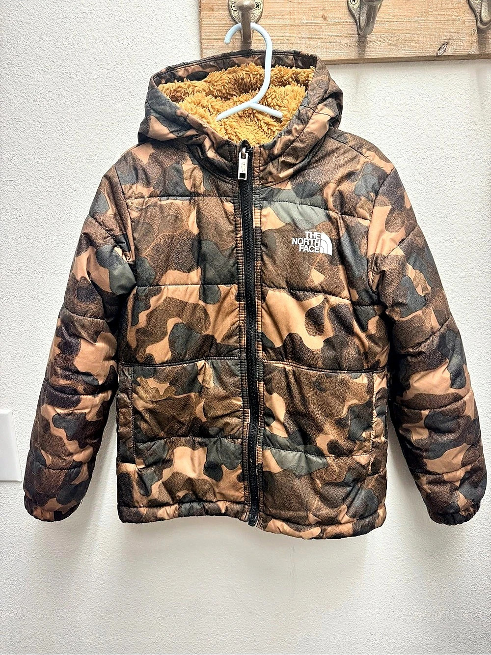The North Face Youth Reversible Camo Puffer Jacket size 6